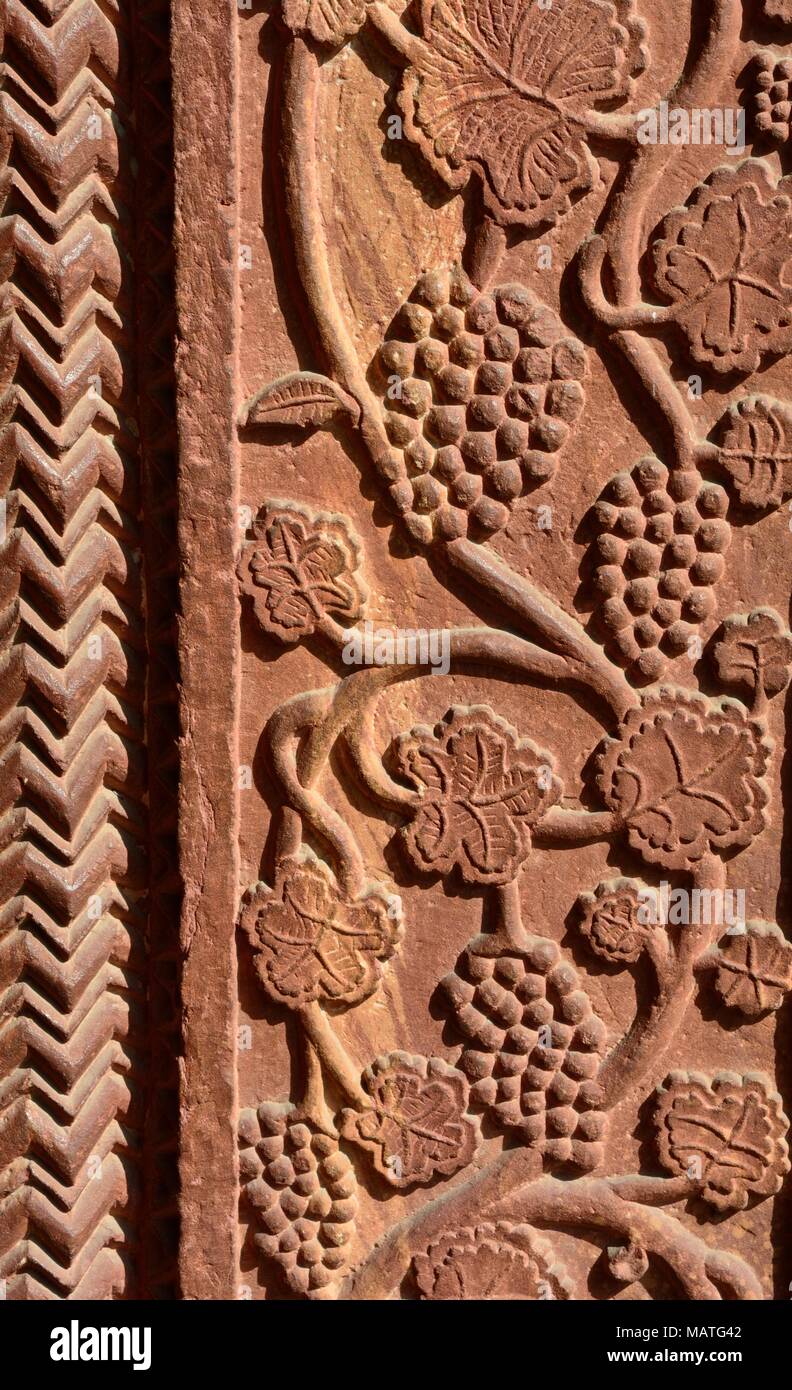Kunstvolle Schnitzereien aus rotem Sandstein bei Fatephur Sikri verlassenen Stadt UNESCO Weltkulturerbe Bezirk Agra Uttar Pradesh Indien Stockfoto