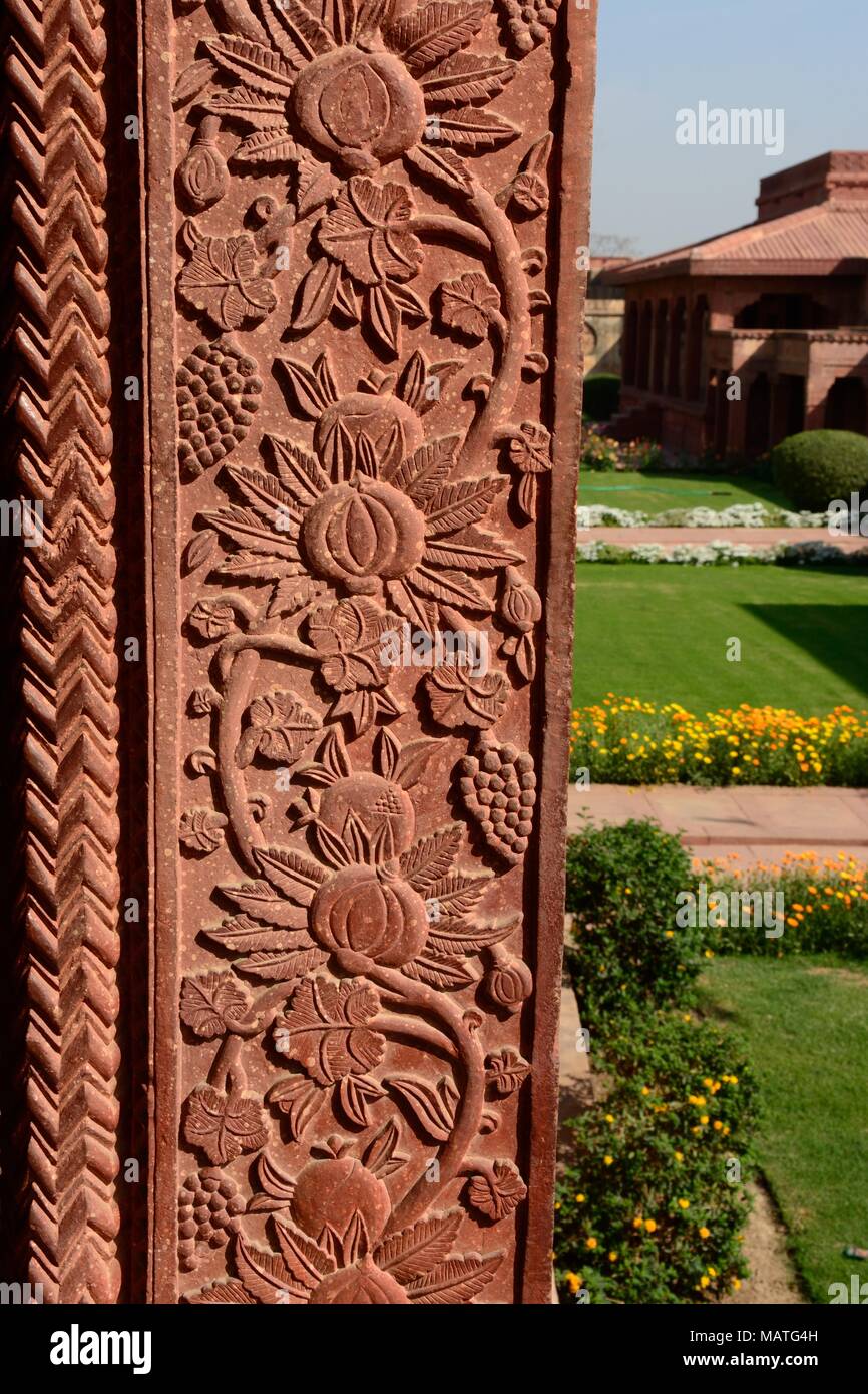 Kunstvolle Schnitzereien aus rotem Sandstein bei Fatephur Sikri verlassenen Stadt UNESCO Weltkulturerbe Bezirk Agra Uttar Pradesh Indien Stockfoto