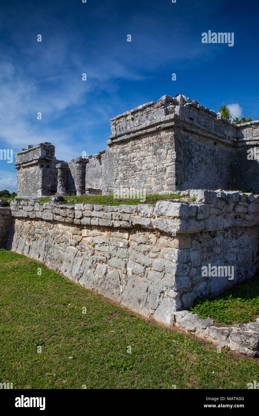 Majestätische Ruinen in Tulum. Tulum ist ein Ferienort auf Mexicos karibischen Küste. Das 13. Jahrhundert, ummauerten Maya archäologische Stätte Tulum National Park o Stockfoto