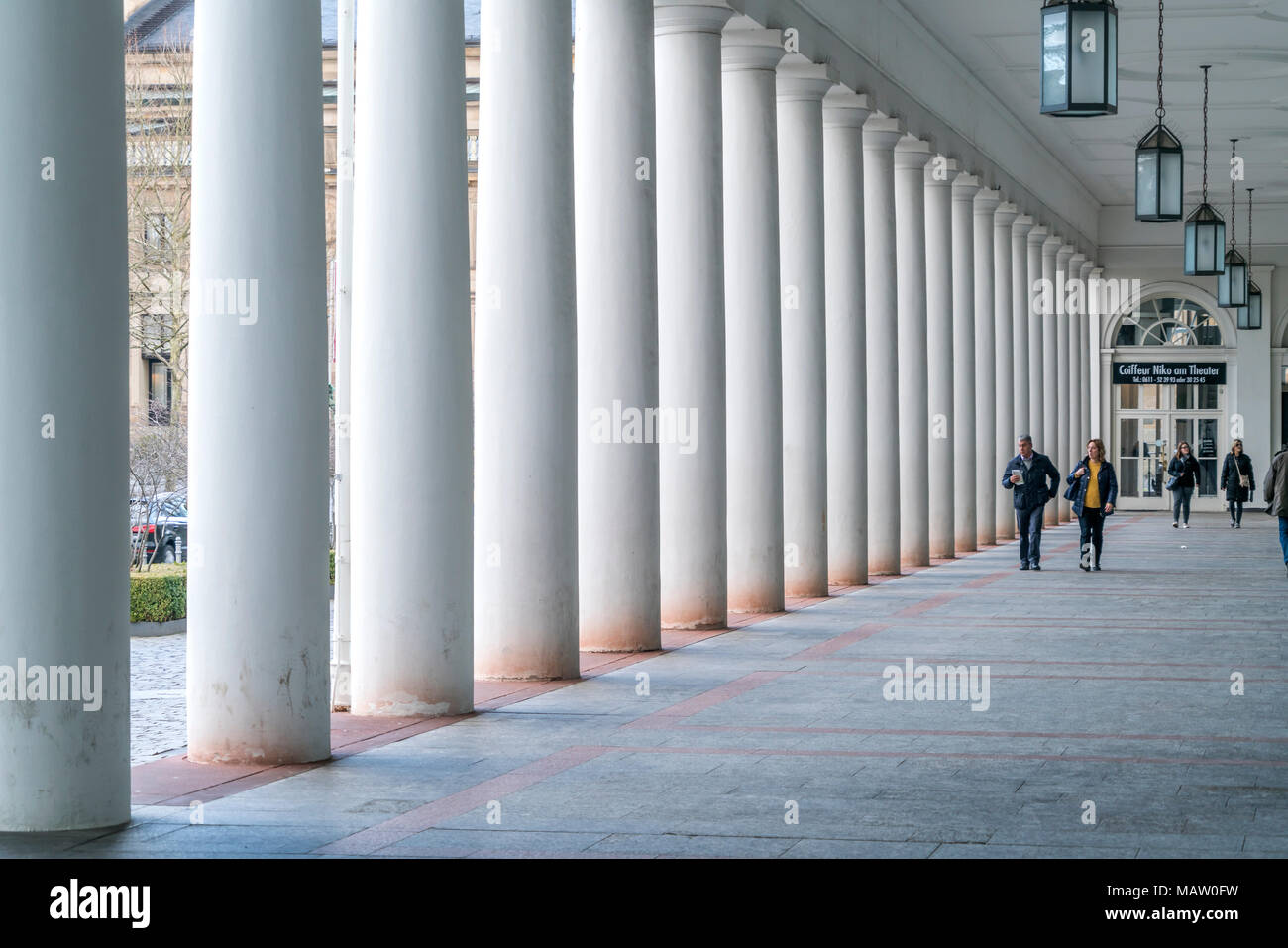 Theaterkolonnade in Wiesbaden, Hessen, Deutschland | Theater Kolonnade Theaterkolonnade in Wiesbaden, Hessen, Deutschland Stockfoto