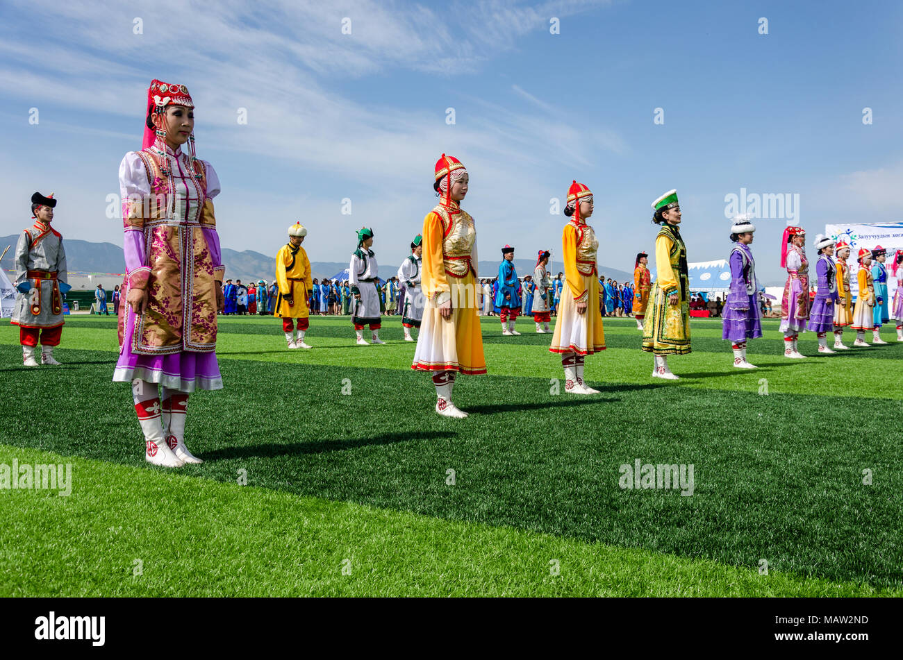 Trachten auf dem naadam Festival Eröffnung, Murun, Mongolei Stockfoto