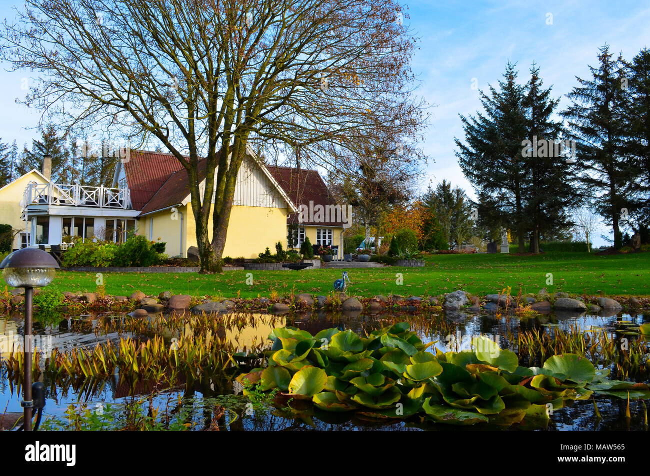 Dänische europäische Haus Hotel Garden See Landschaft ländliche Stockfoto