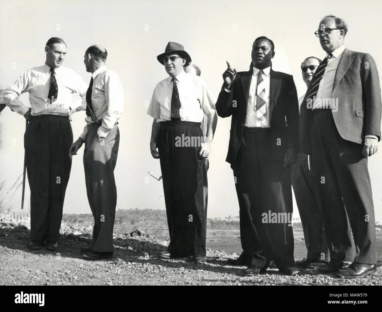 C.W. Lynn, A.E. Carlisle, M.G. Rabb, E. Mwamba und R.E. Sicely von Rhodesian Auswahl Vertrauen, Kafue Pilot Polder, Sambia, Süd Rhodesien 1959 Stockfoto
