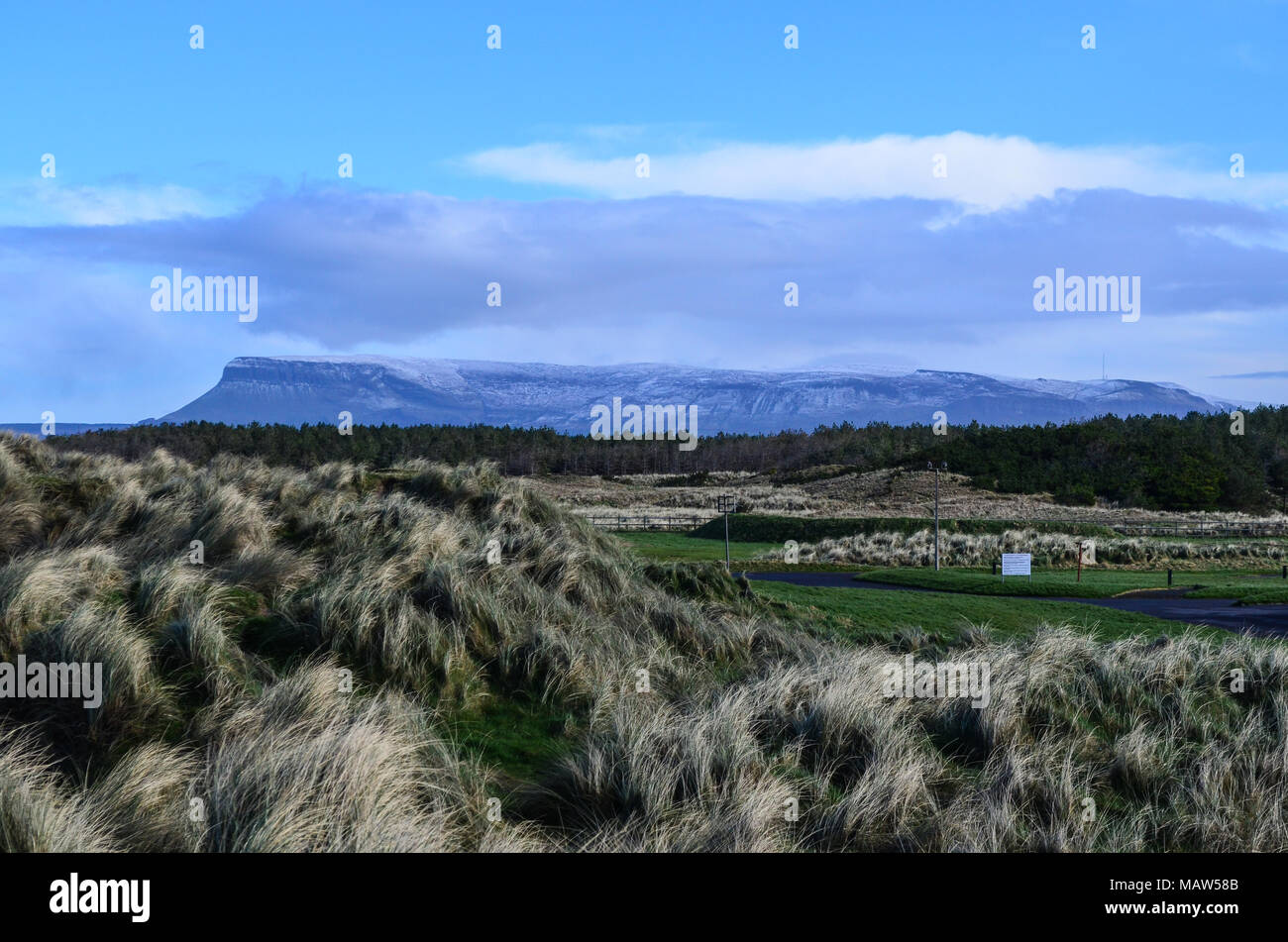 Tafelberg Benbulben Landschaft Sligo Irland Irish travel Attraktion wilden Atlantik Stockfoto