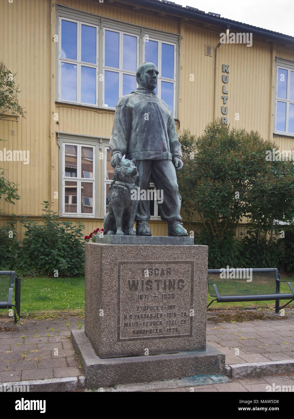 Skulptur der Polarforschung held Oscar Wisting, die mit Amundsen den Südpol gereist, in Horten Norwegen Stockfoto