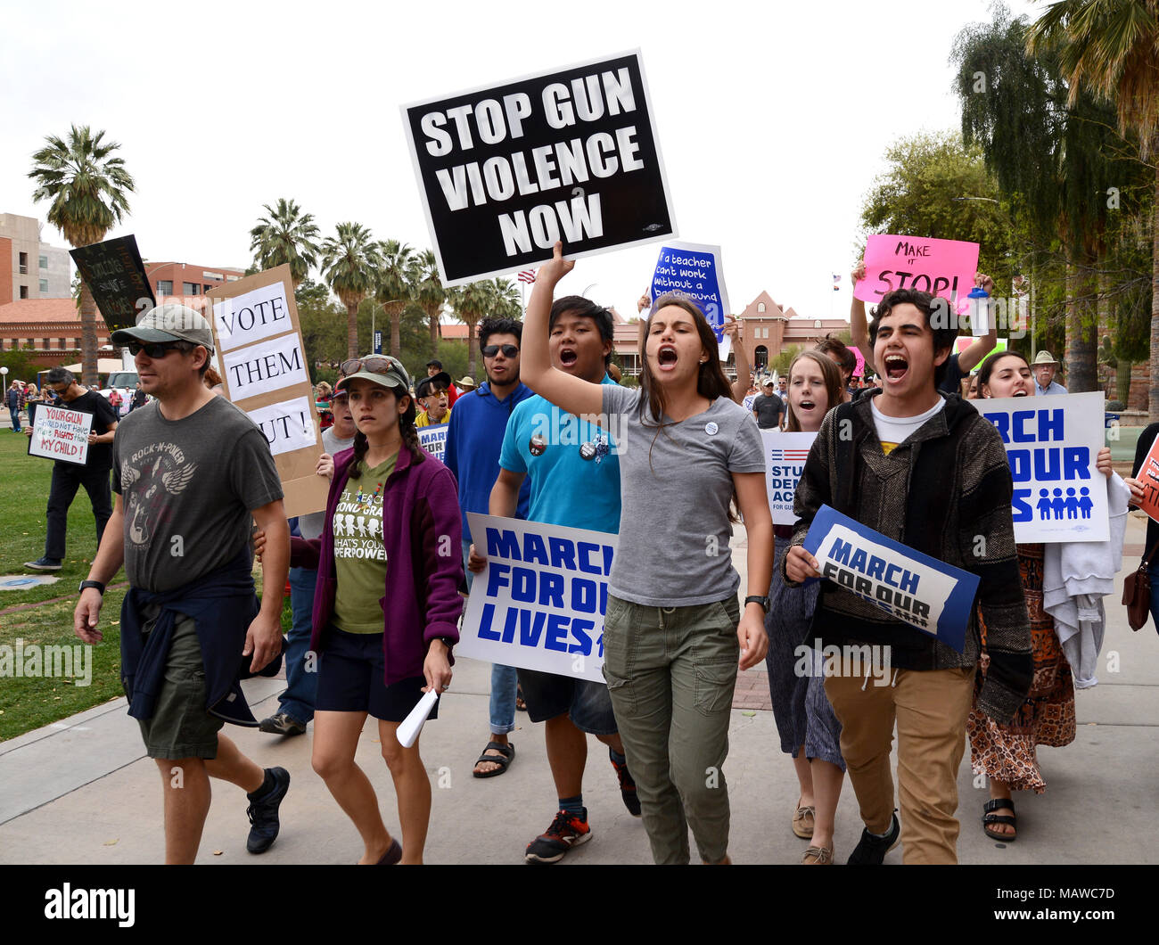 Die Demonstranten, die in der März für unser Leben gegen Waffengewalt demonstrieren, Universität von Arizona, März 24, 2018, Tucson, Arizona, USA. Stockfoto