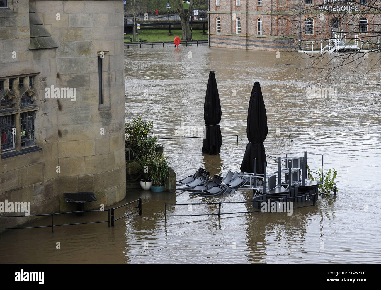 Überschwemmungen in York Stadtzentrum als Hochwasserwarnungen innerhalb des Landes nach dem nassen Ostern Wetter viele Flüsse verursacht, ihre Banken zu platzen waren. Stockfoto