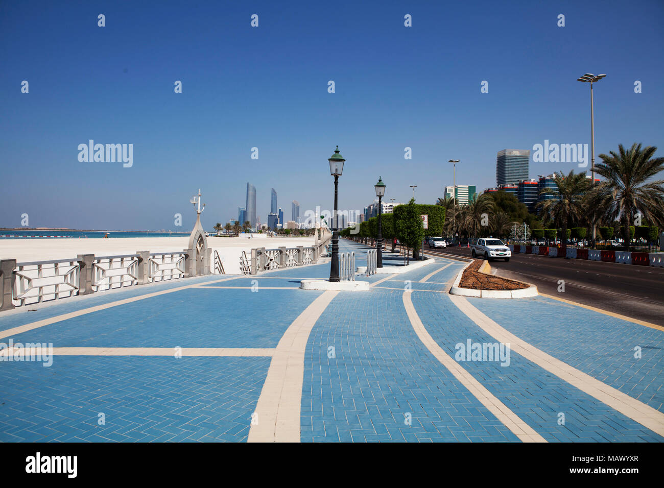 Assunto: Praia com prédios ao Fundo em Abu Dhabi Ort: Abu Dhabi, Emirados Árabes Daten: 10/10/13 Autor: Eduardo Zappia Stockfoto
