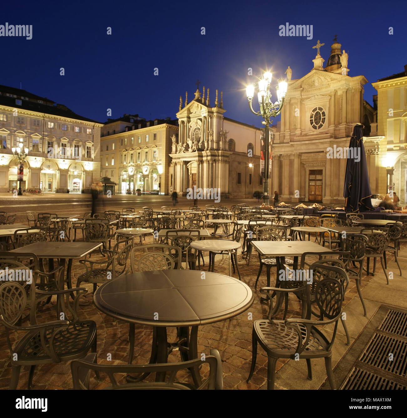 Piazza San Carlo, Turin, Italien mit den Kirchen Santa Cristina (l) und San Carlo Borromeo (r). Stockfoto