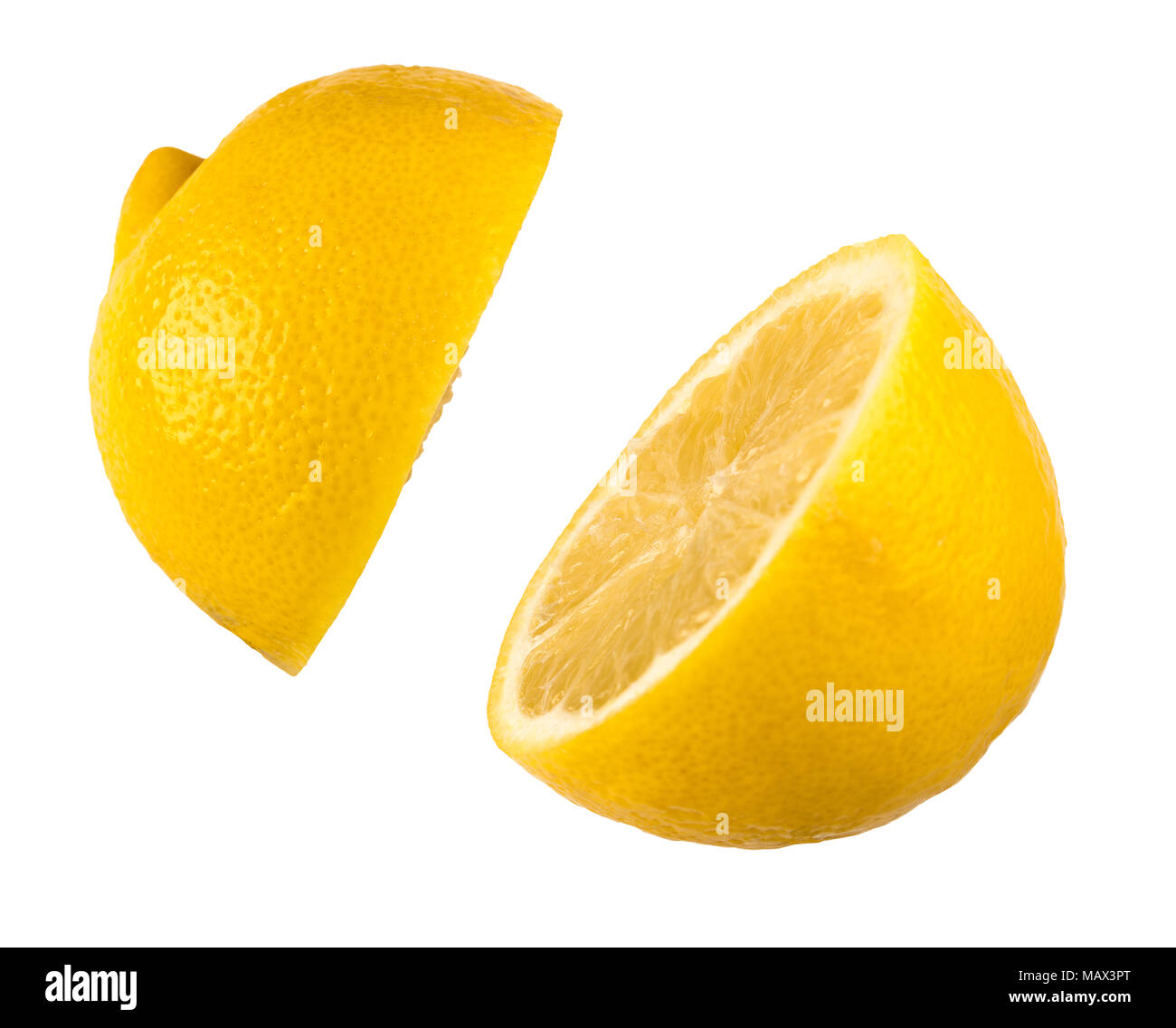 Zitrone halbieren auf weißem Hintergrund Stockfoto