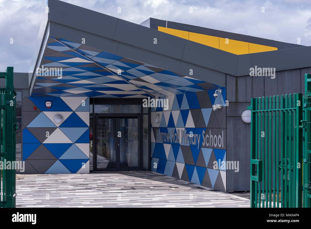 Barrow Halle Grundschule Eingang an Omega Website in Warrington. Stockfoto