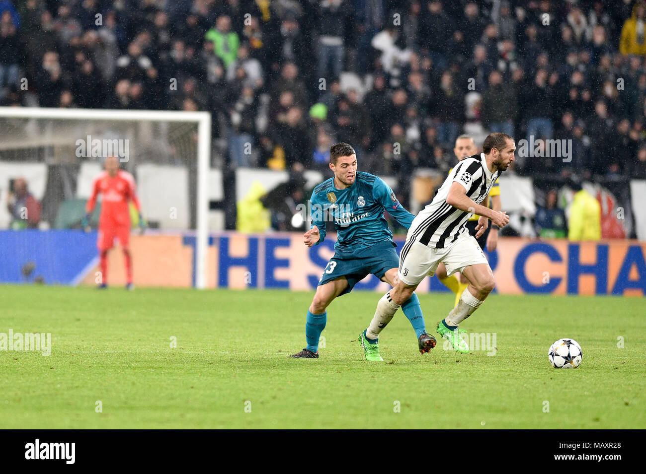 Mateo Kovačić (Real Madrid Club de Fútbol), Giorgio Chiellini (Juventus FC), während der UEFA Champions League Viertelfinale Hinspiele Fußballspiel zwischen Juventus Turin und Real Madrid CF bei der Allianz Stadion am 03 April, 2018 in Turin, Italien. Stockfoto