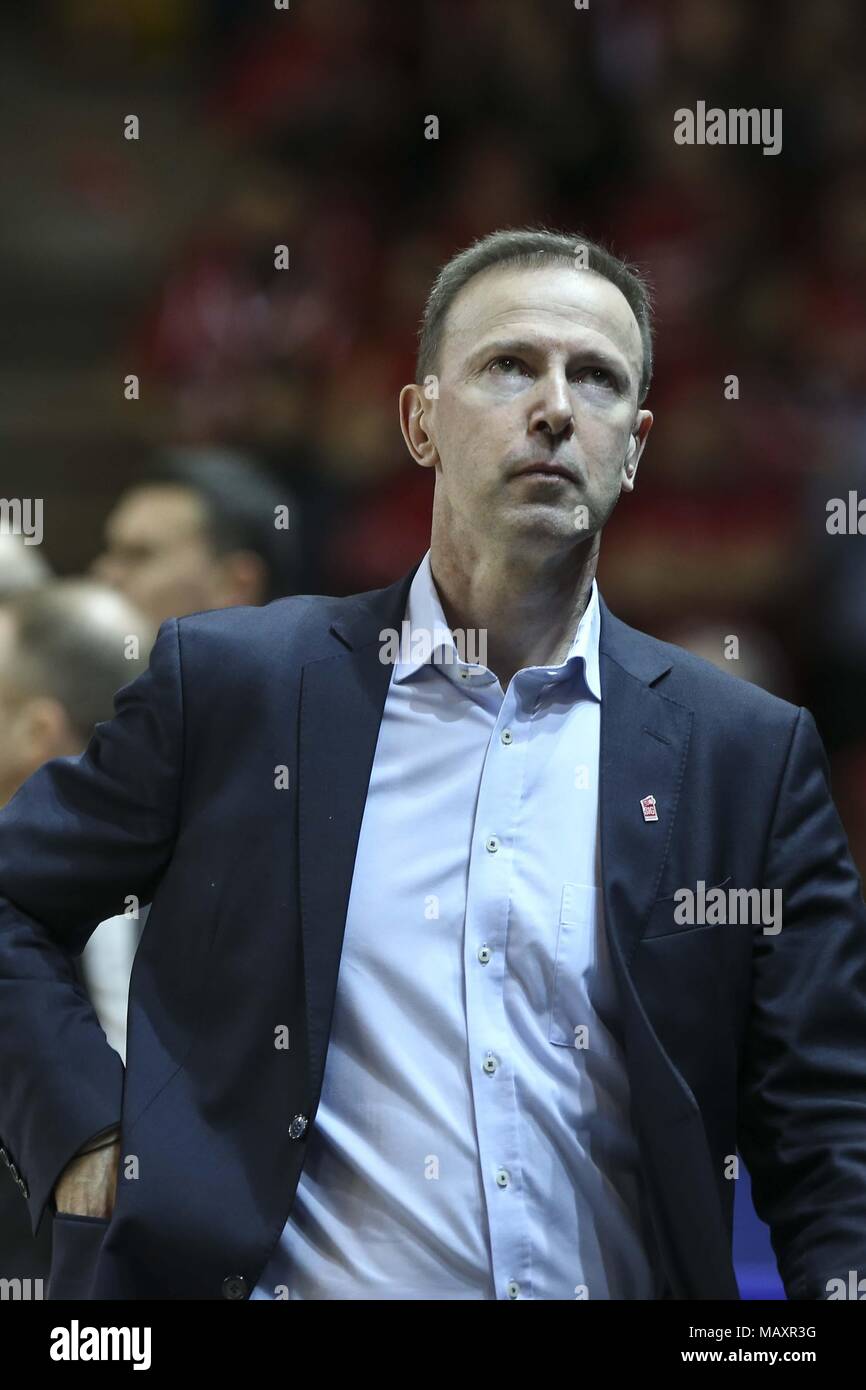 Straßburg, Frankreich. 4 Apr, 2018. SIG Straßburg Trainer Vincent Spannzange während der Basketball Champions League Match zwischen SIG Strasbourg und AEK gesehen. Credit: Elyxandro Cegarra/SOPA Images/ZUMA Draht/Alamy leben Nachrichten Stockfoto