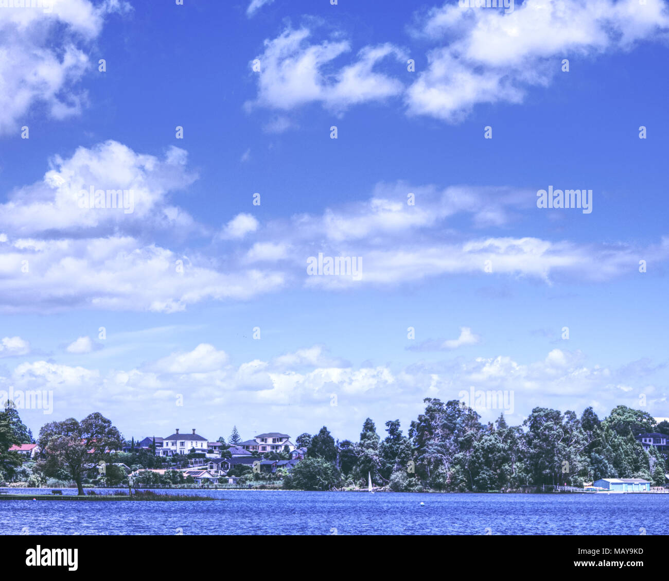 Verschlafene Stadt in der Blüte Stockfoto
