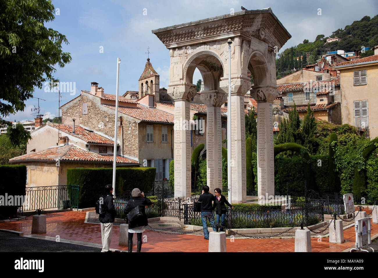 Grassois Aux Morts Pour la France, Krieg Denkmal an der Kathedrale Notre-Dame du Puy, Altstadt von Grasse, Alpes-de-Haute-Provence, Südfrankreich, Frankreich, Europa Stockfoto