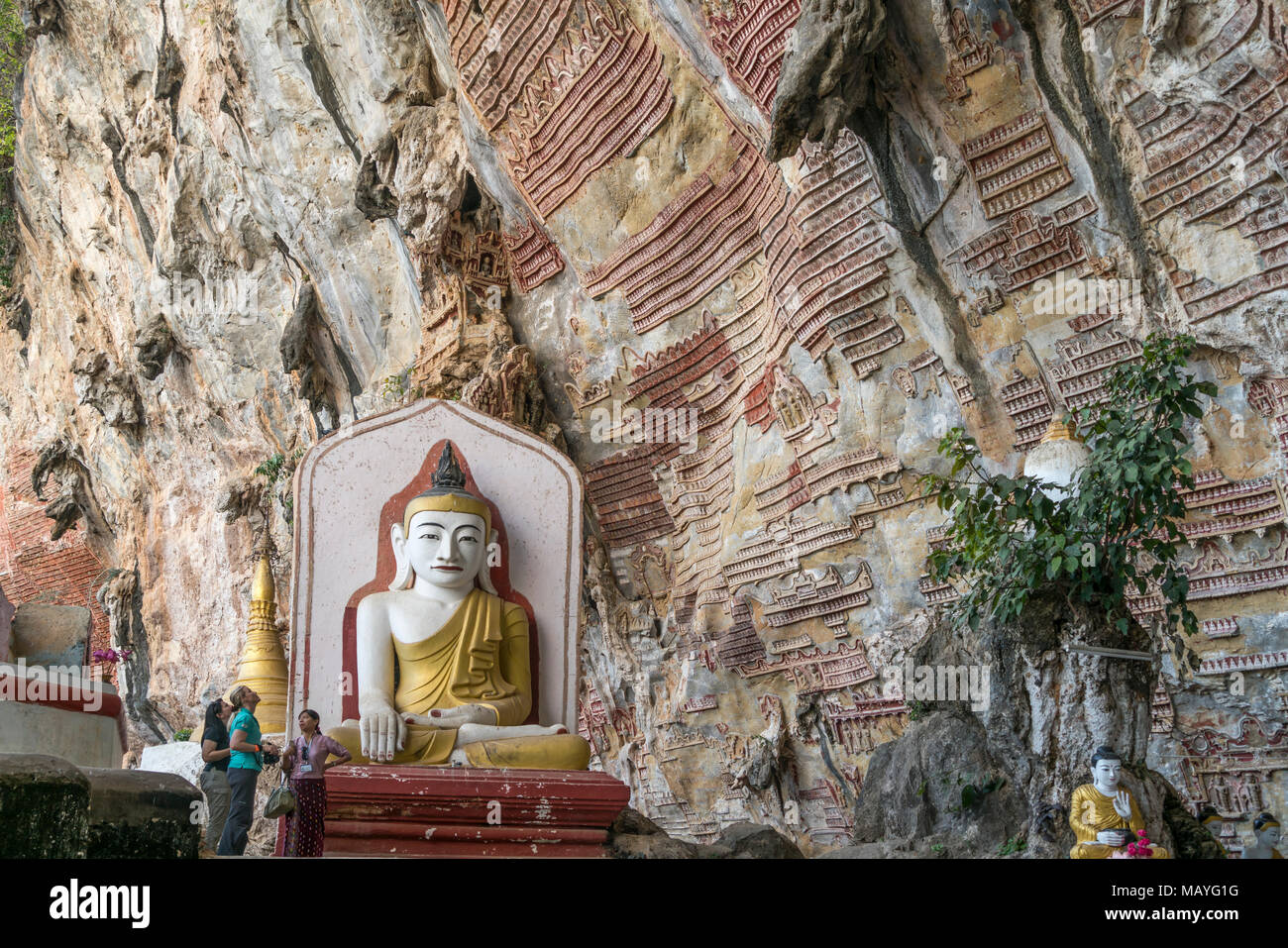 Buddha-Statuen in der Kawgon-Höhle, Hpa-an, Myanmar, Asien | Buddha Statuen in der Kawgun Höhle, Hpa-an, Myanmar, Asien Stockfoto