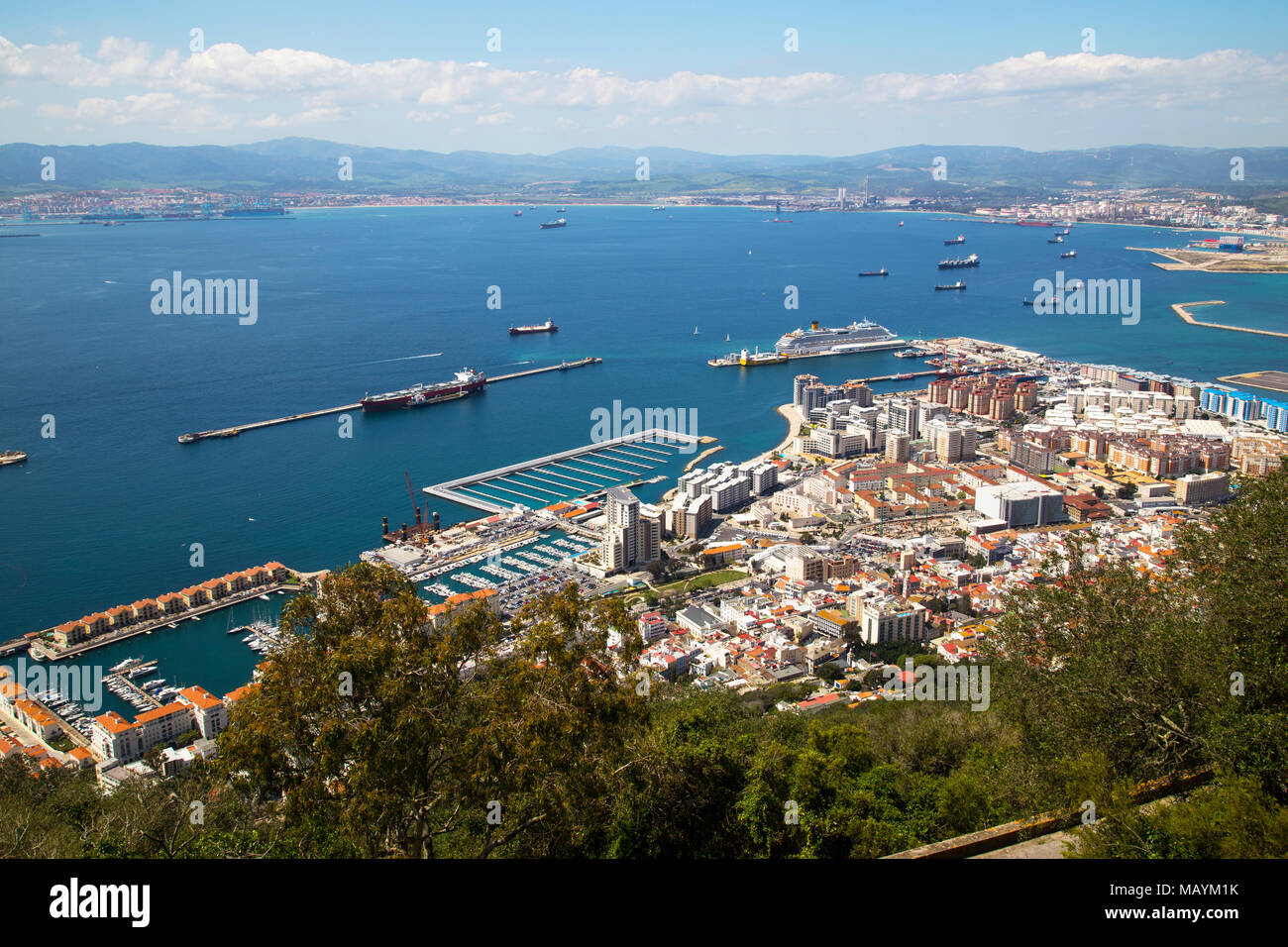 Blick auf Gibraltar und die spanischen Städte Algeciras und La Linea de la Konzeption, vom Gibraltar Rock. Stockfoto