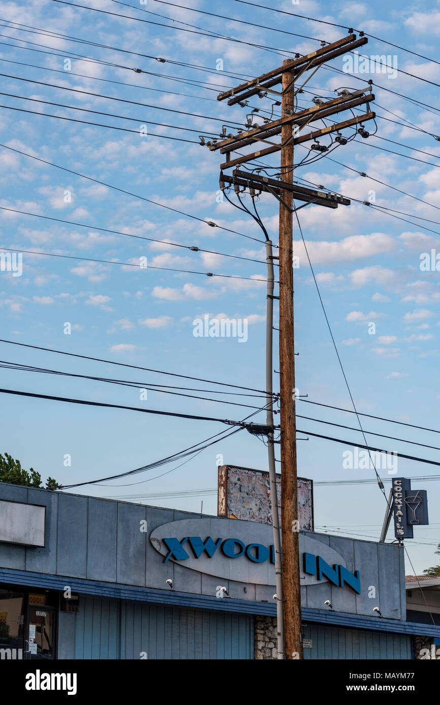 Overhead elektrische Kabel und Pole, Los Angeles Stockfoto