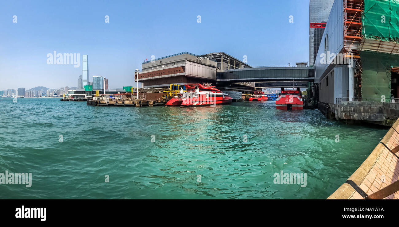 Central, Hong Kong - 23. März 2018: Hongkong - Macau Ferry Terminal am Victoria Harbour. Es ist eine Fähre und Hubschrauberlandeplatz, die Fähre ein Stockfoto