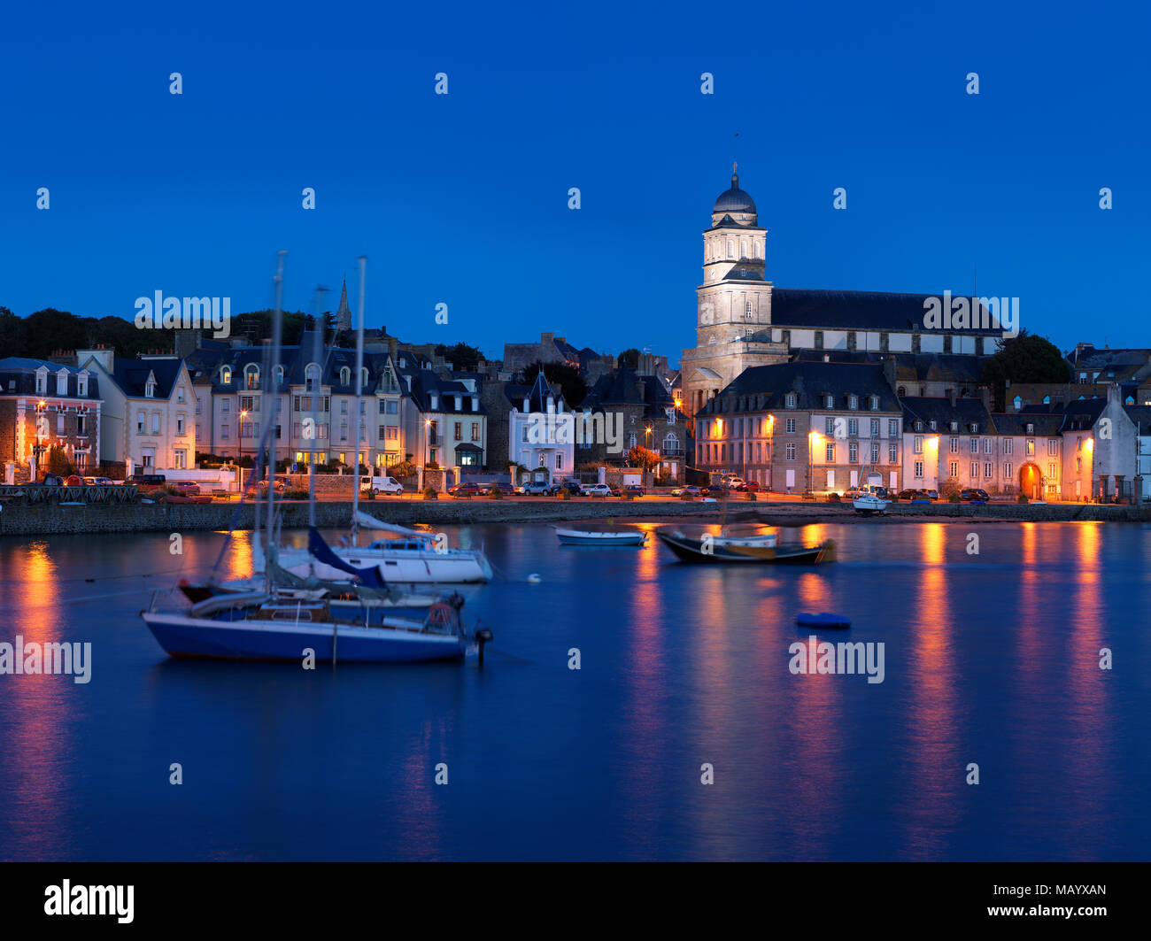 Hafen bei Nacht, Saint Malo, Bretagne, Frankreich Stockfoto
