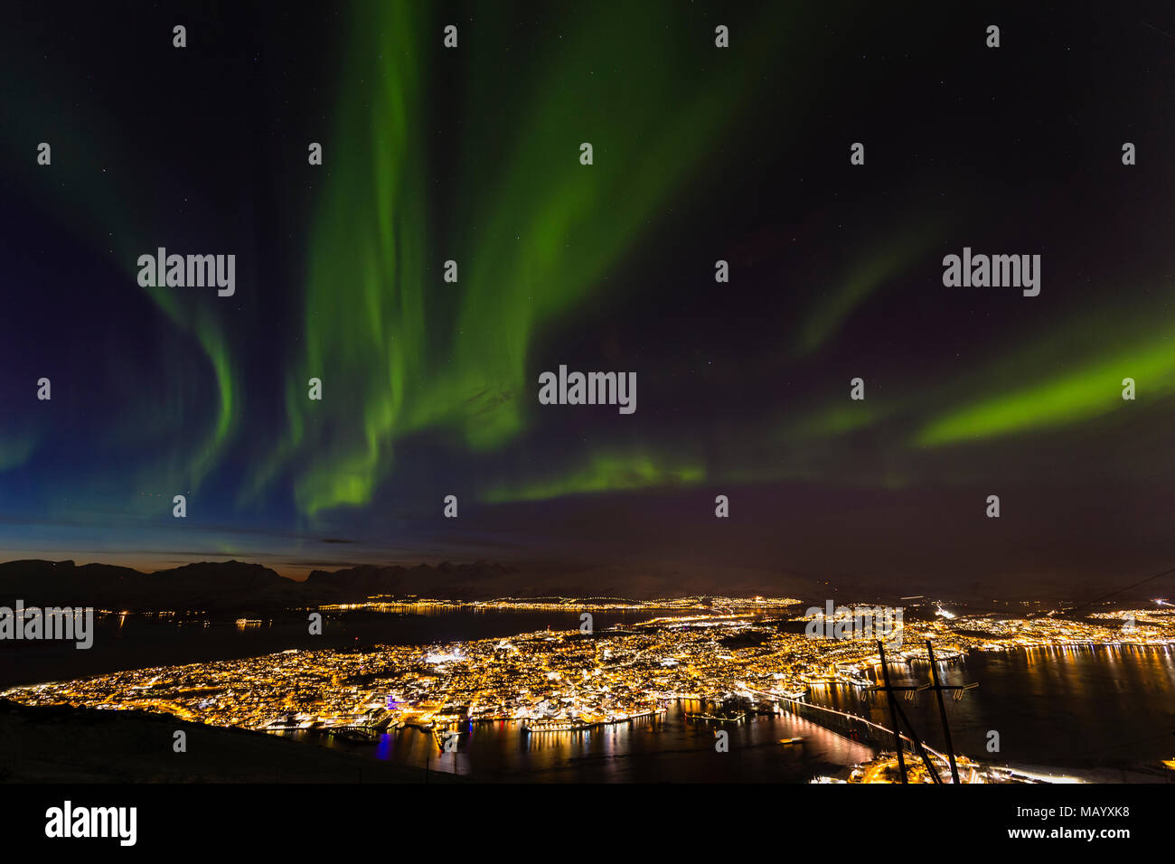 Nordlicht in Tromsö, Ansicht vom Berg Storsteinen, Fjellheisen, Tromso, Norwegen Stockfoto