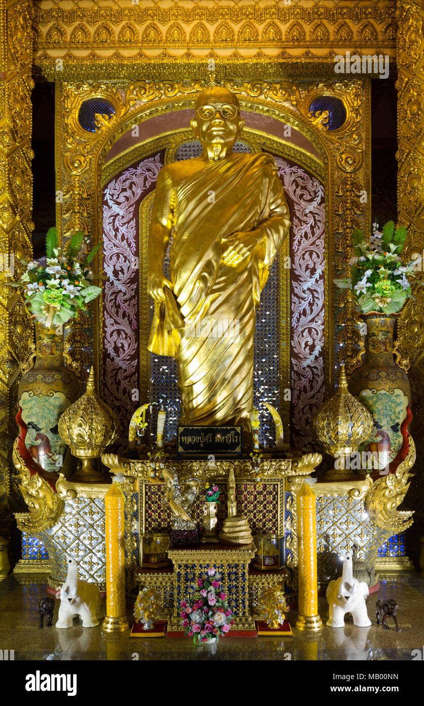 Golden Mönch Phra Maha Chedi Chai Mongkhon Pagode, Phuttha-Utthayan Park, Pha Nam Jugendstrafanstalt, Provinz Roi Et, Isan, Nordosten Stockfoto