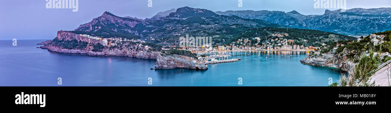 Panoramablick auf das Luftbild von Port de Soller auf Mallorca Stockfoto