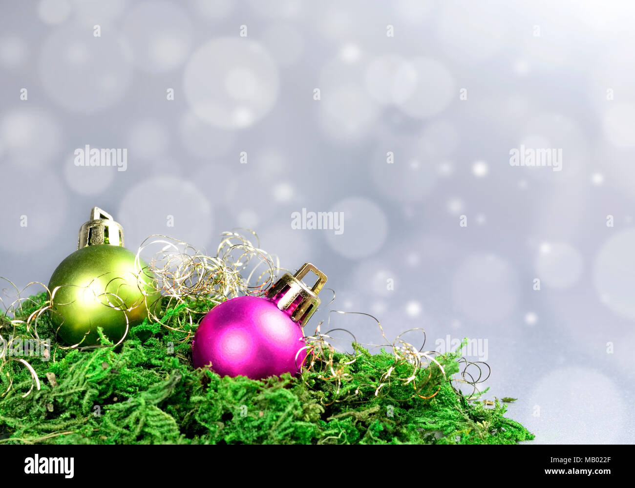 Weihnachten Hintergrund oder Kulisse mit Christbaum Kugeln, und kopieren. Stockfoto