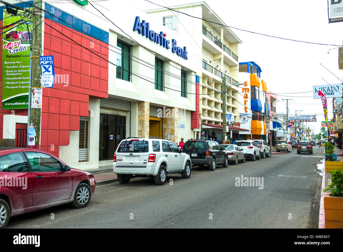 Albert Street an der Kreuzfahrt Reiseziel Belize in Mittelamerika ist ein beliebter Stopp auf der westlichen Karibik Kreuzfahrt Schiff Tour und bietet Einkaufsmöglichkeiten und Stockfoto