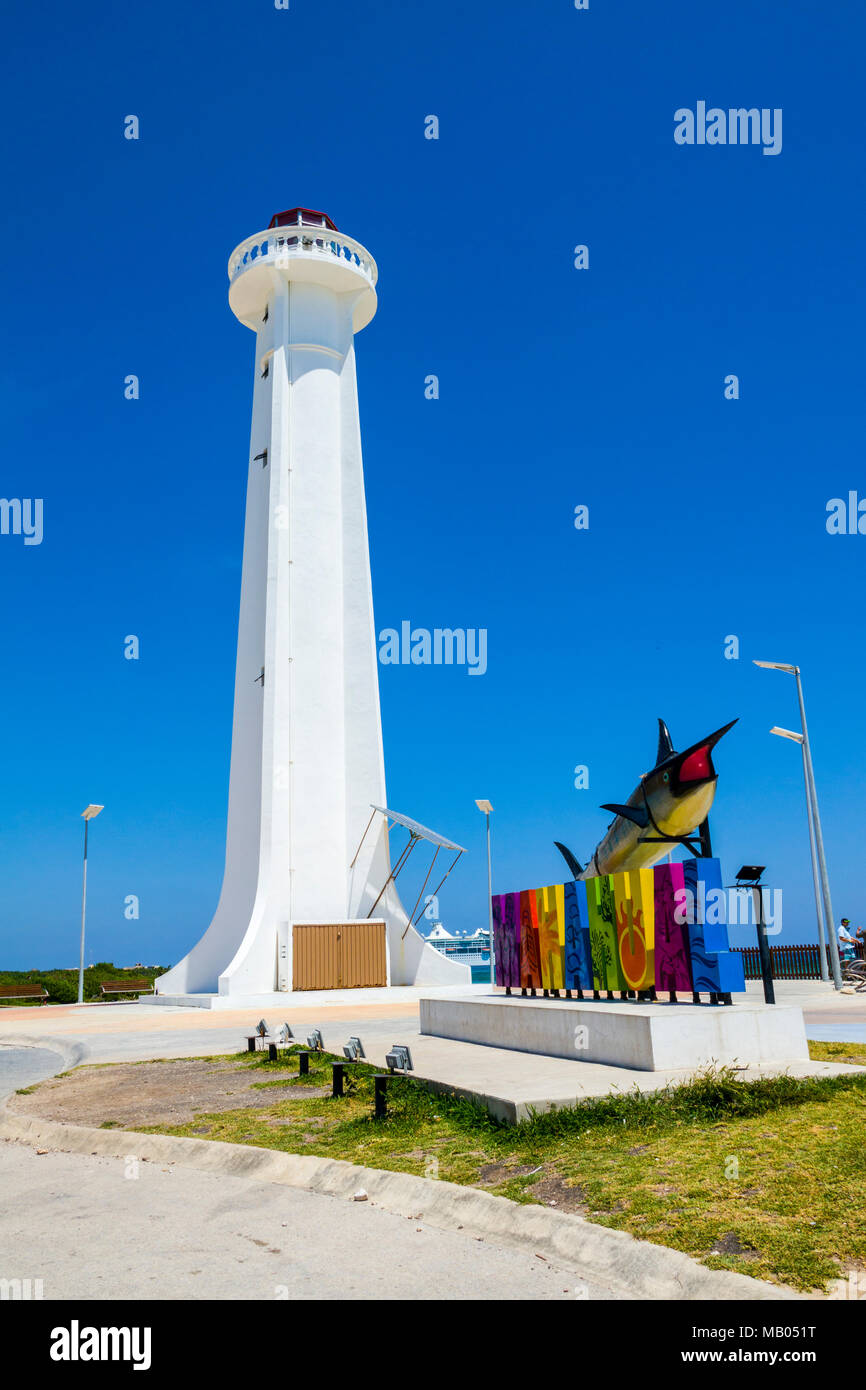 Leuchtturm an der mahahual, Strand in der Kreuzfahrt Reiseziel Costa Maya Mexiko Amerika ist ein beliebter Zwischenstopp auf der westlichen Karibik Kreuzfahrt Schiff Tour Stockfoto