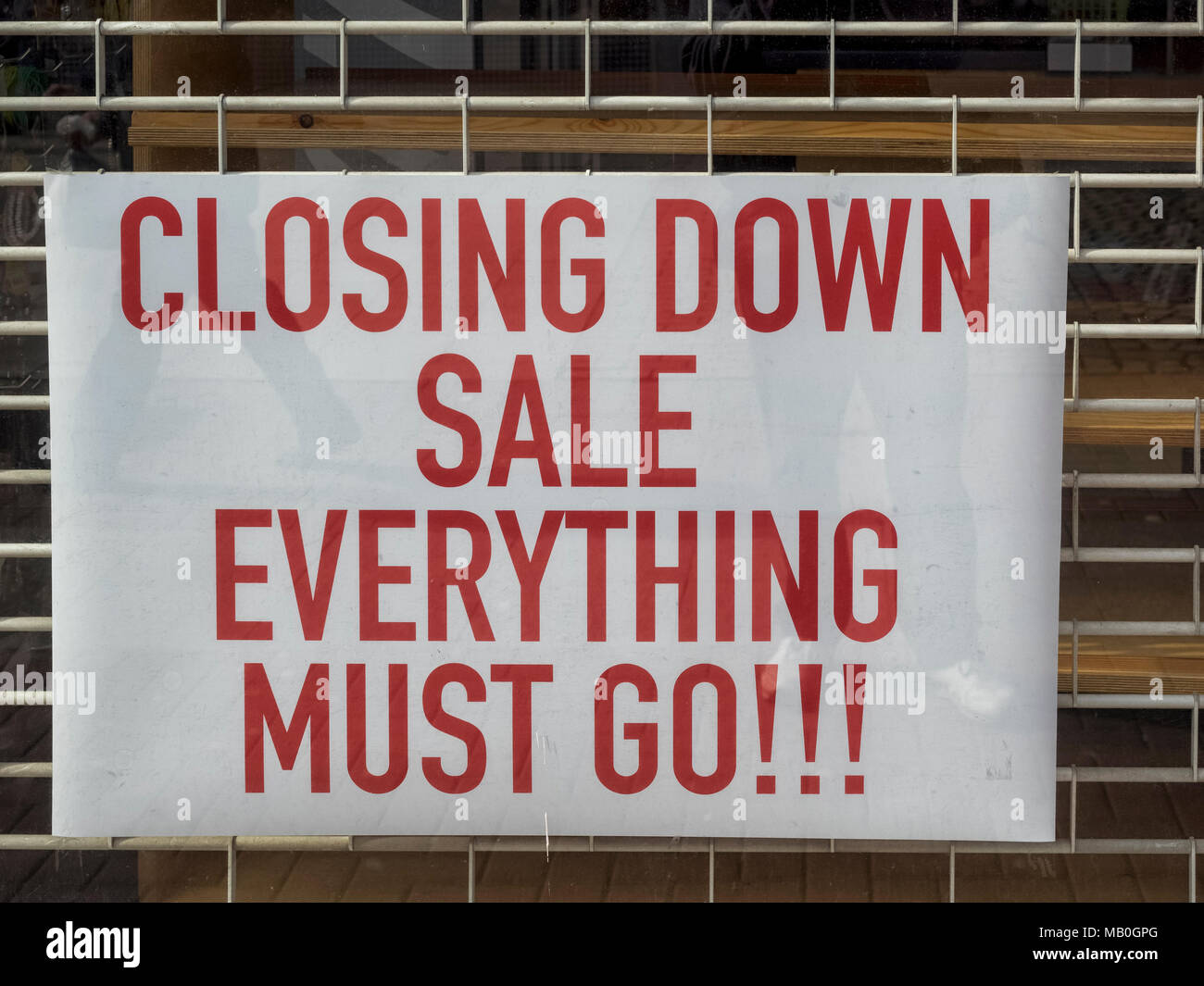 SOUTHEND-ON-SEA, ESSEX, Großbritannien - 29. MÄRZ 2018: Sign in Shop - Closing Down - Everything Must Go Stockfoto