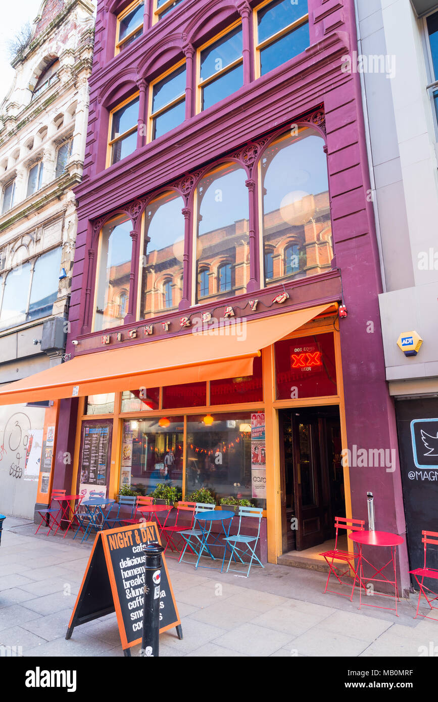 Tag und Nacht bar, Oldham Street, Northern Quarter, Manchester, UK Stockfoto
