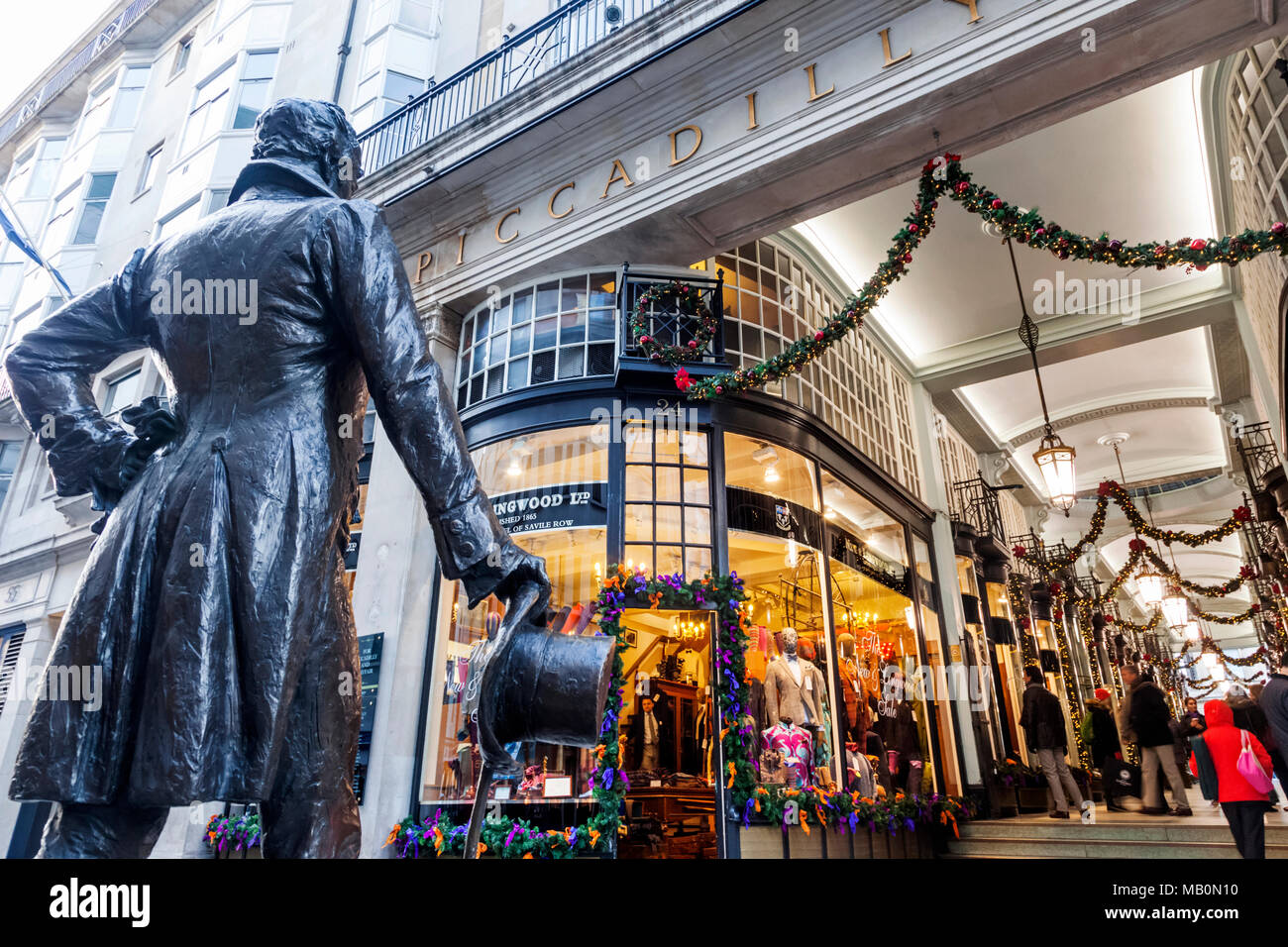 England, London, Piccadilly, Piccadilly Arcade und Statue von Beau Brummell Stockfoto