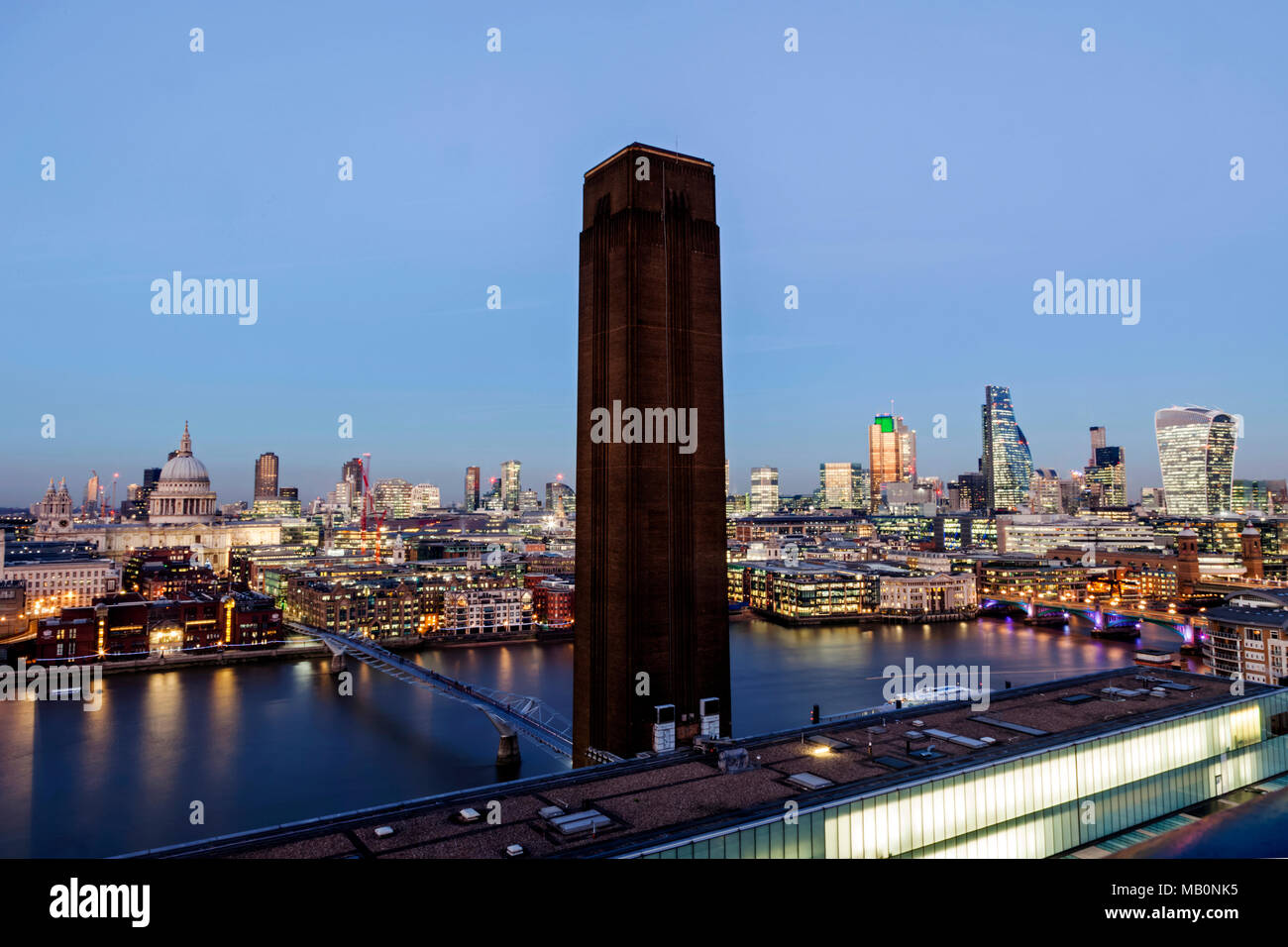 England, London, Southwark, Bankside, City-Skyline-Blick von Tate Modern Stockfoto