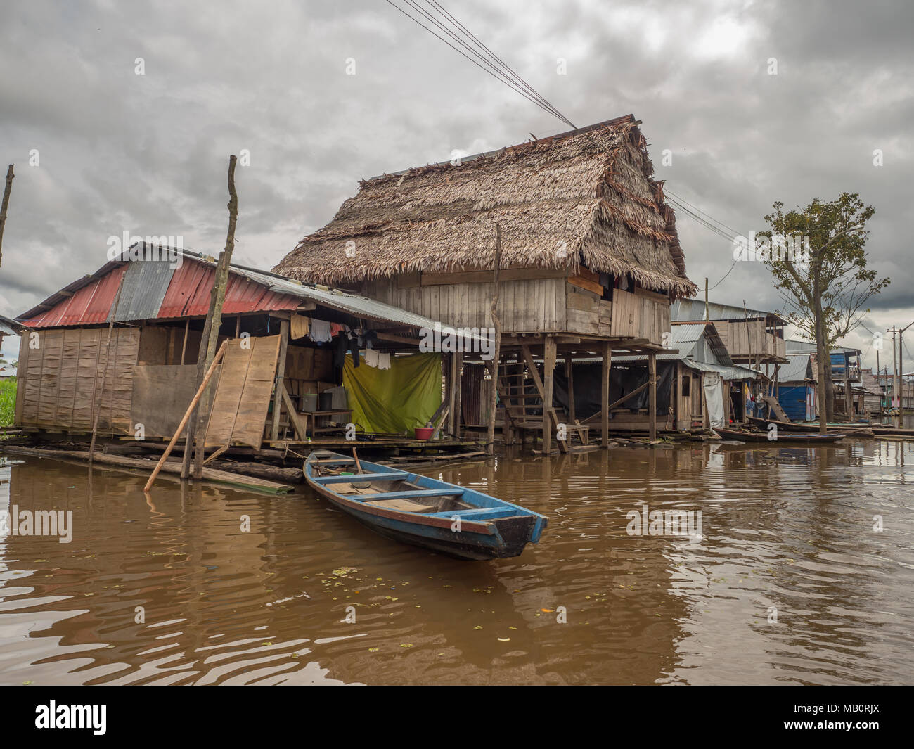 Belén, Peru - 27. März 2018: Schwimmende Häuser in der Flussniederung der Itaya Fluss, ärmsten Teil von Iquitos - Belén. Venedig von Lateinamerika. Region Lor Stockfoto