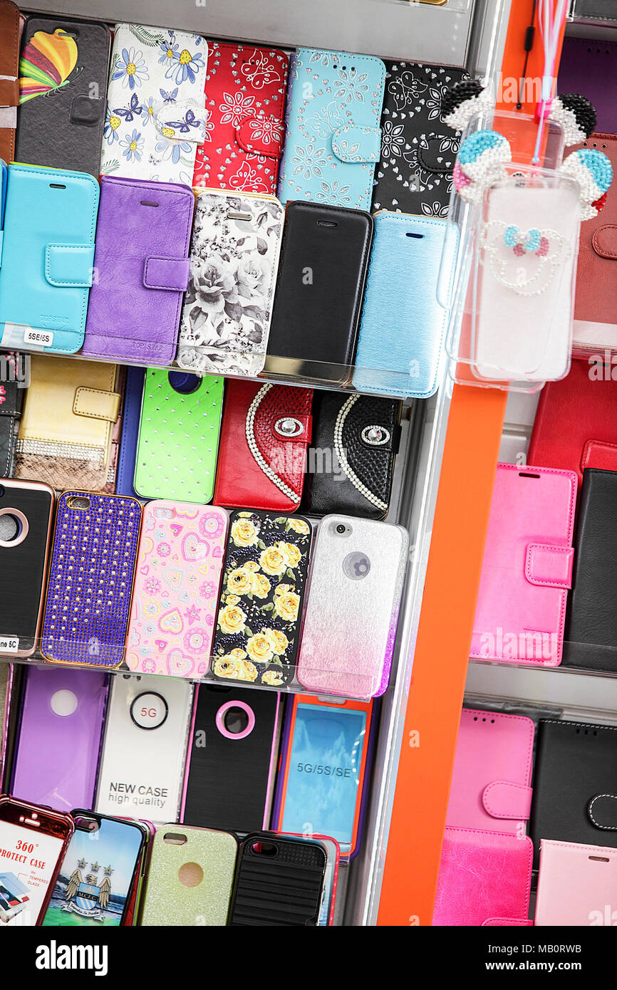 Farbige Handyhüllen Stockfotos und -bilder Kaufen - Alamy