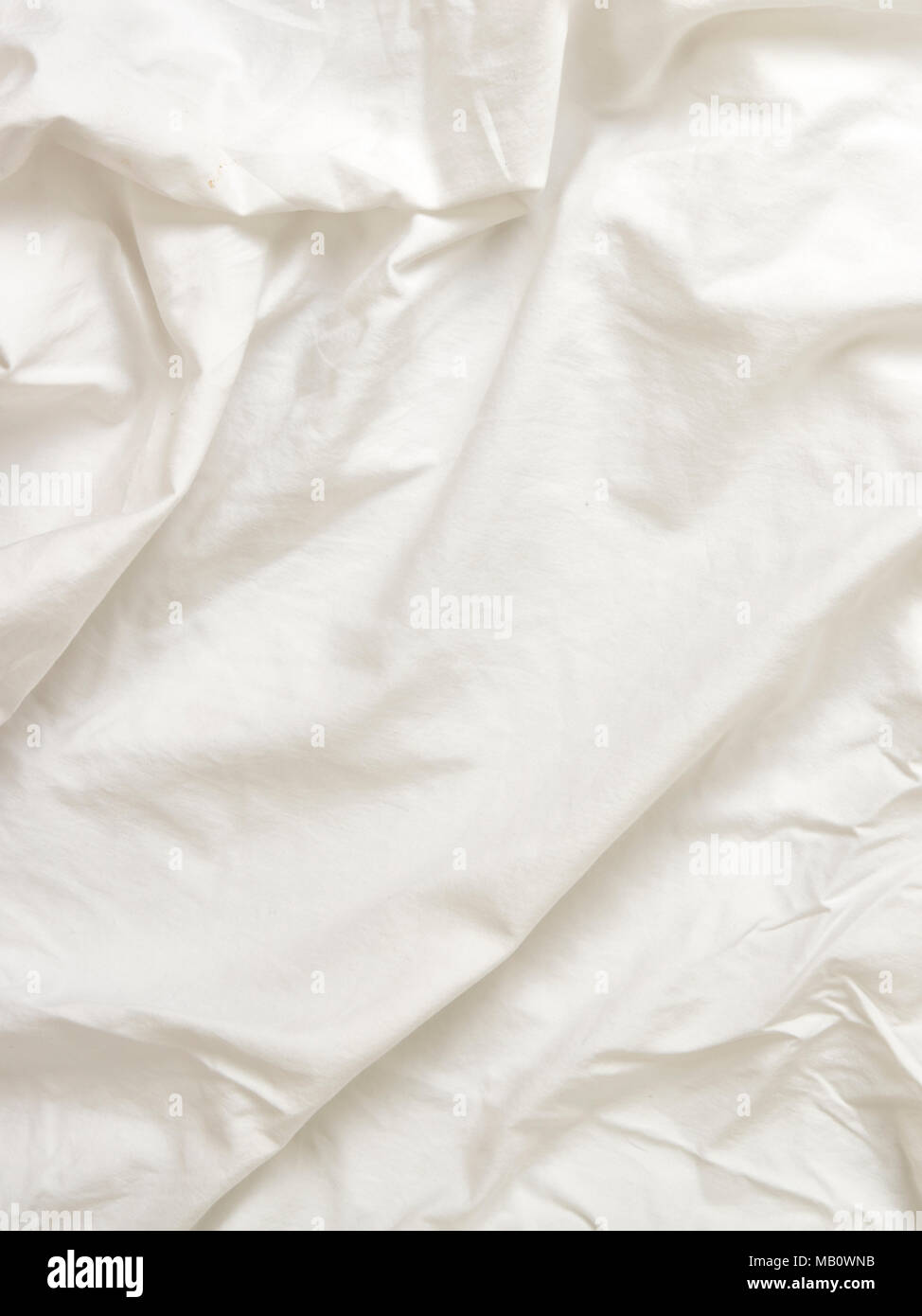 Weiß zerknittert Baumwolle Bettwäsche strukturierten Hintergrund Stockfoto