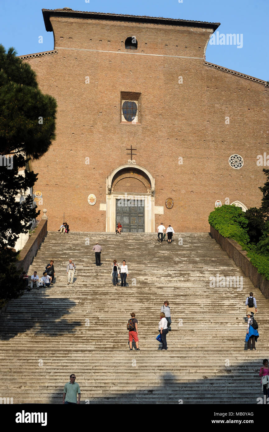 Zur basilica di santa maria in aracoeli Fotos und Bildmaterial in