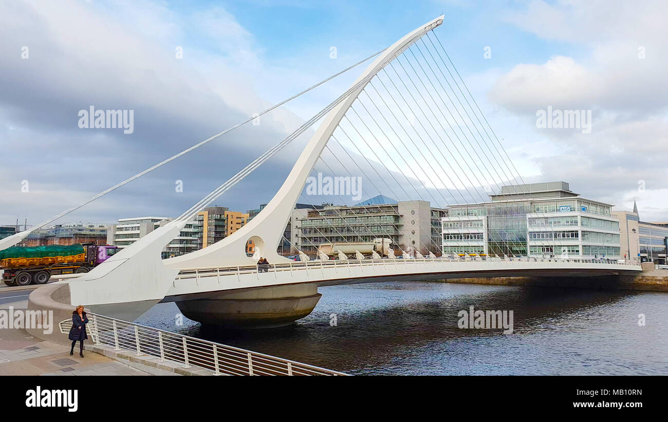 Berühmte Samuel Becket Brücke über den Fluss Liffey in Dublin - Dublin/Irland - 21. MÄRZ 2018 Stockfoto