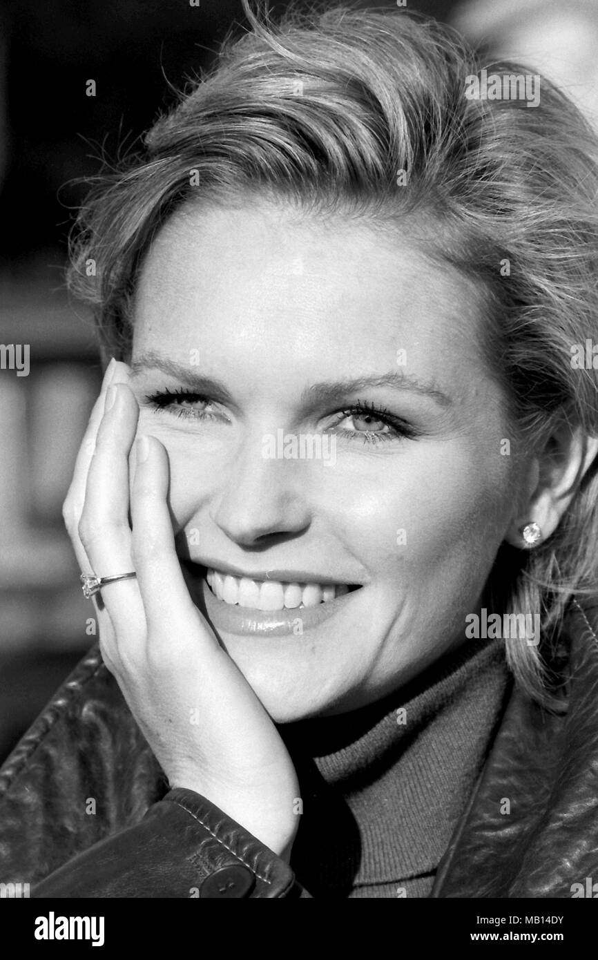 Fiona Fullerton Schauspielerin posiert in Leeds 1987 Kredit Simon Dewhurst Und Mark Tattersall für Hickes Ltd Stockfoto