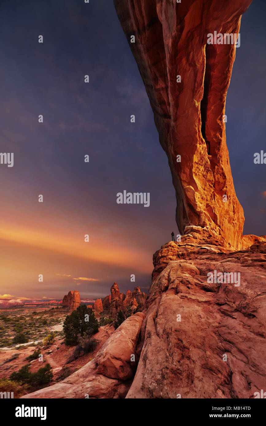 Norden Fenster Arch bei Sonnenuntergang, Arches National Park, Utah, USA Stockfoto