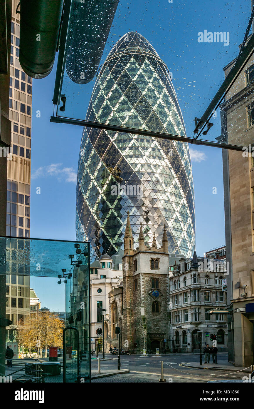 Gherkin - Wahrzeichen Londons, eines der bekanntesten Beispiele moderner Architektur in der Stadt. London, England, Europa Stockfoto