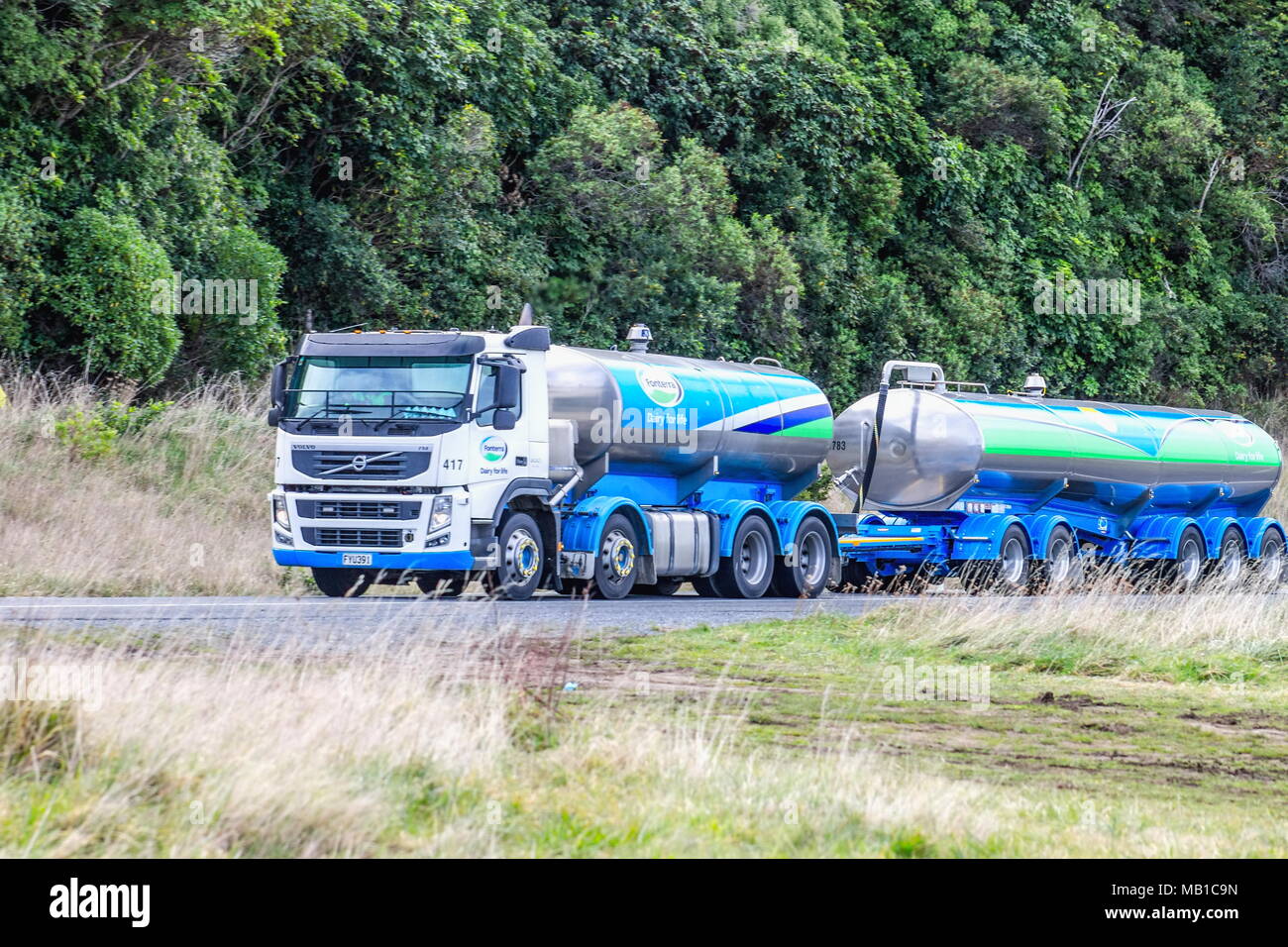 Kaikoura, Neuseeland - 26 August, 2016: ein fonterra Tanker entlang State Highway 1 vor dem 14. November Erdbeben im gleichen Jahr Stockfoto