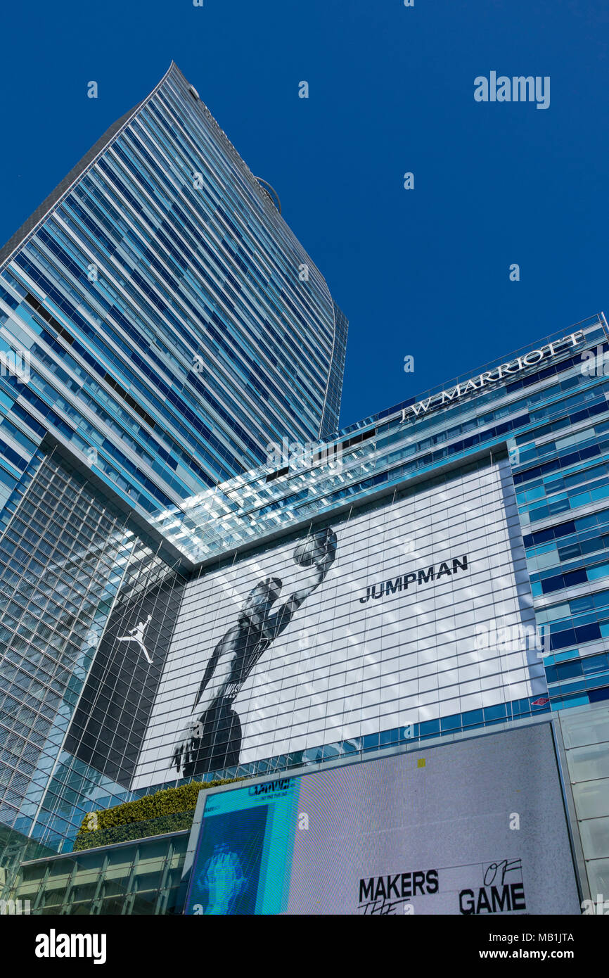 LA Live Turm und JW Marriott Hotel, Nike Jumpman ad, Downtown Los Angeles, Kalifornien, USA Stockfoto