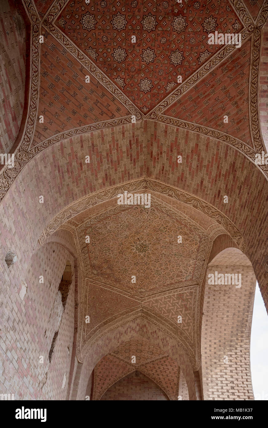 Detail der Stuck in Galerien von Mausoleum von Uljaytu, Sultaniyya, Iran Stockfoto