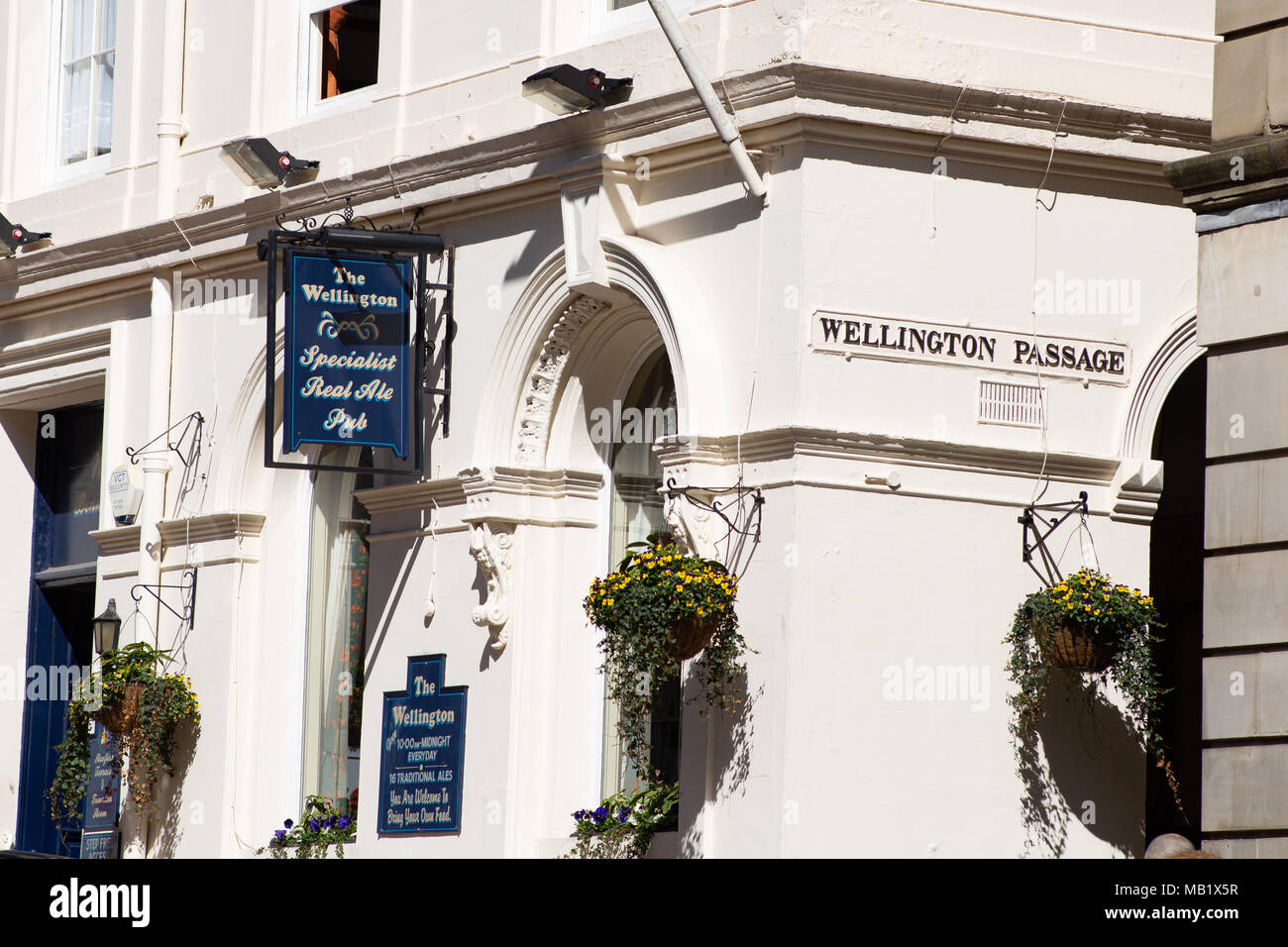 Der Eingang zu den Wellington Pub auf Bennetts Hill/Wellington Passage, Birmingham. Das Wellington ist Birmingham des Specialist Real Ale Pub. Stockfoto