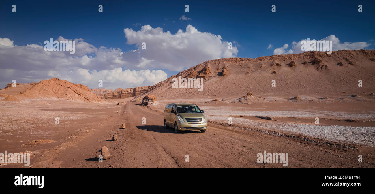 Das Fahren mit einem Führer im Moon Valley Atacama-wüste, Chile. Stockfoto