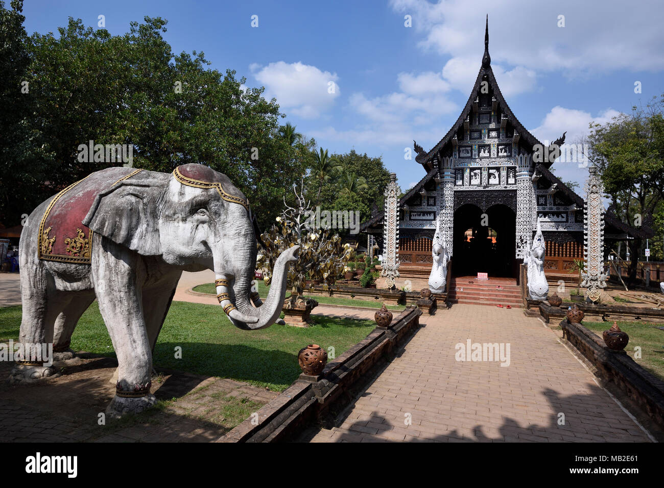 Künstlerische, großer Elefant Statue in einem buddhistischen Tempel Wat Lok Mori, Chiang Mai, Thailand Stockfoto