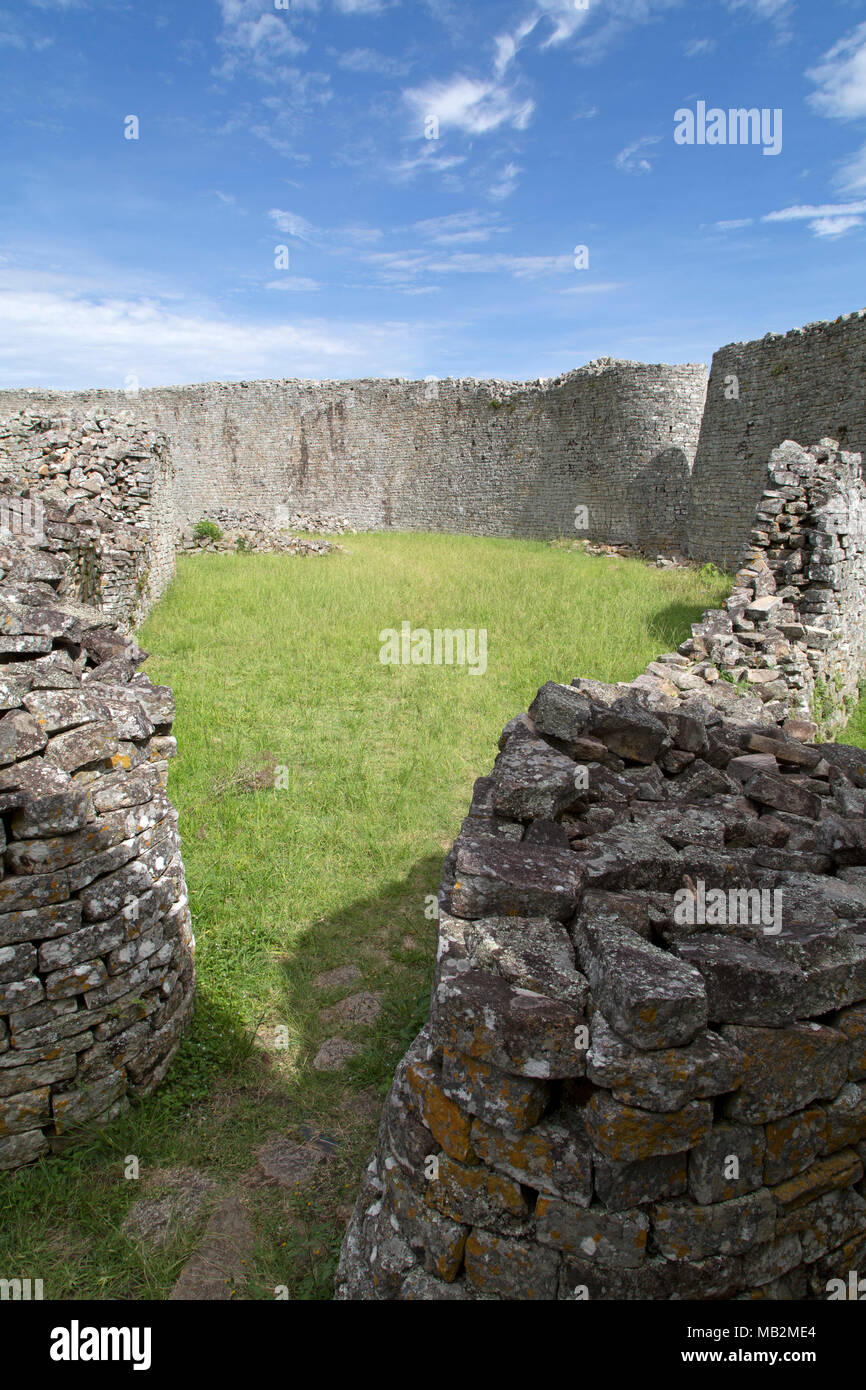 Steinmauern in der Großen Gehäuse um Great Zimbabwe in der Nähe von Masvingo in Simbabwe. Stockfoto
