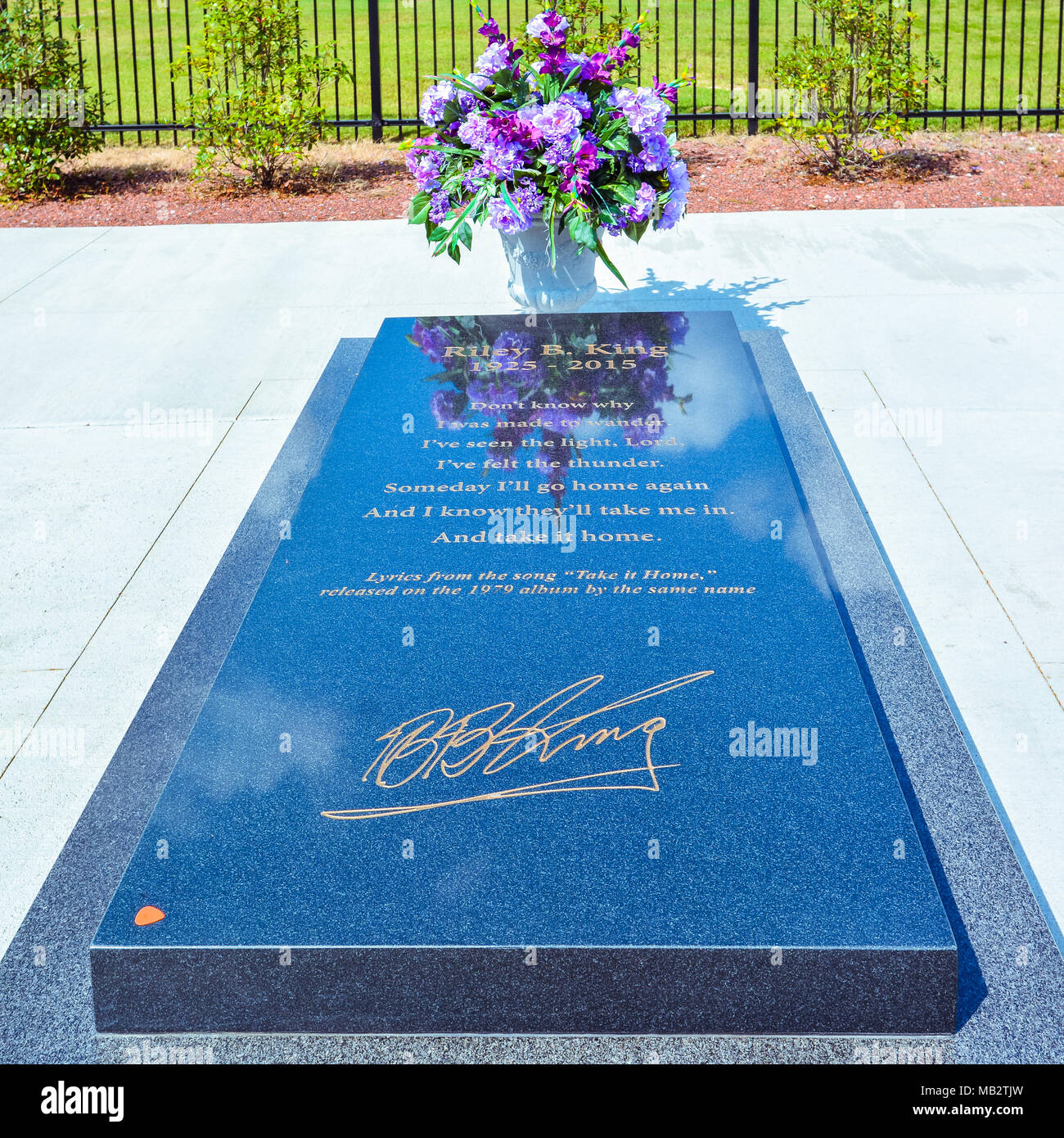 Indianola, MS-Sept. 22, 2017: B.B. King's Grabstätte. B.B. Der König war ein US-amerikanischer Blues Sänger, Gitarrist, Songwriter und Musikproduzent. Stockfoto
